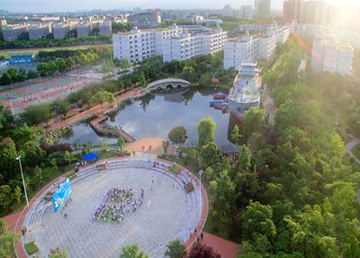 å­¦æ ¡ä¿¯ç°