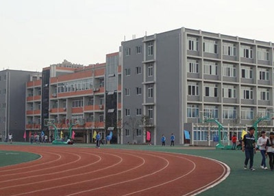 四川仪表工业学校操场一角