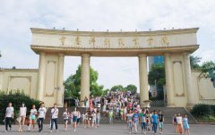 高铁邻座400斤男子引拥挤，乘客吐槽出行体验不佳
