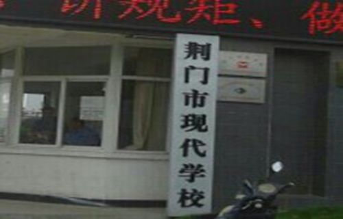 女子怒踹男友落河，五年半刑期彰显正义