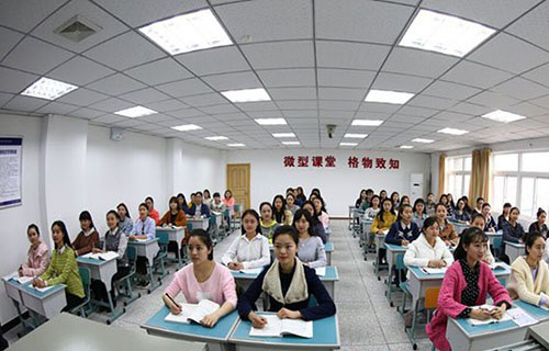 学生上课中
