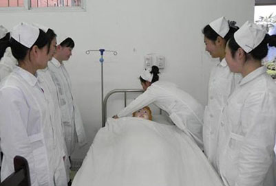 初中生学医学护理专业怎么样?