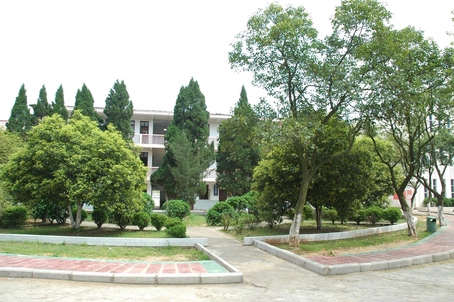 鹰潭应用工程学校