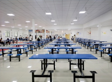 衡阳市蓝天工程职业中等专业学校食堂环境