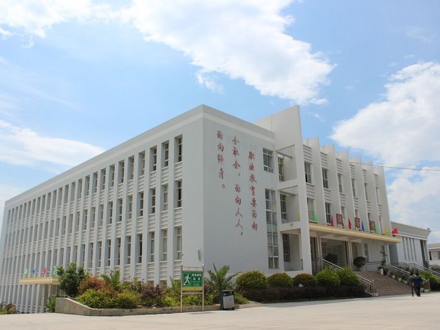 巍山县职业高级中学环境、宿舍照片、寝室环境、图片