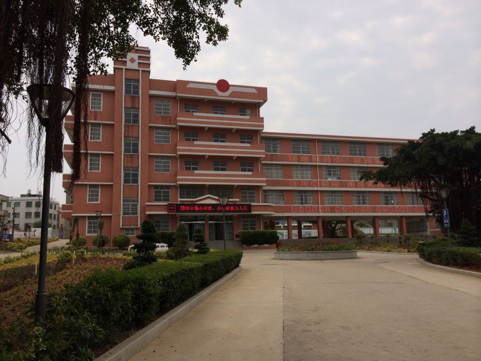 平潭职业中专学校学费、大概收费是多少