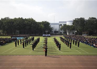 重庆电子技师学院军训演练