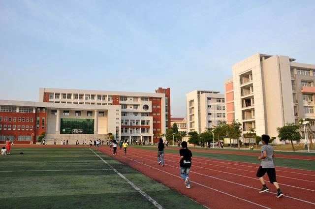  四川省工业设备安装技工学校简介