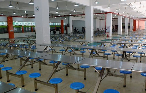 学校餐厅