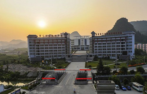 学校大门