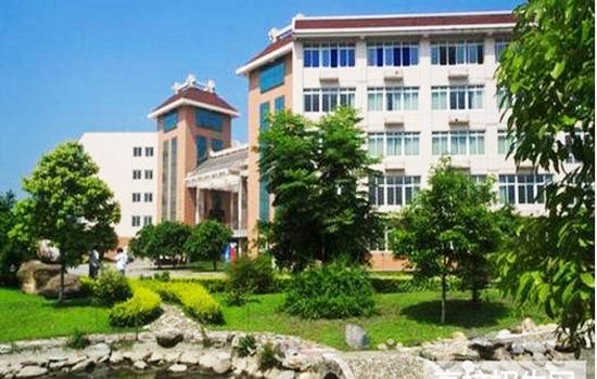 成都中医药大学附属医院针灸学校有五年制大专吗