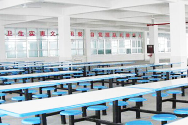 成都华夏旅游商务学校食堂环境
