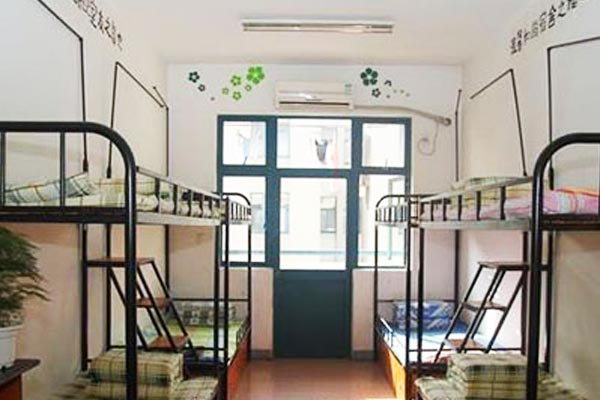 成都市洞子口职业高级中学宿舍条件怎么样
