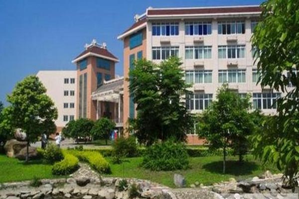 成都中医药大学附属医院针灸学校开设那些专业