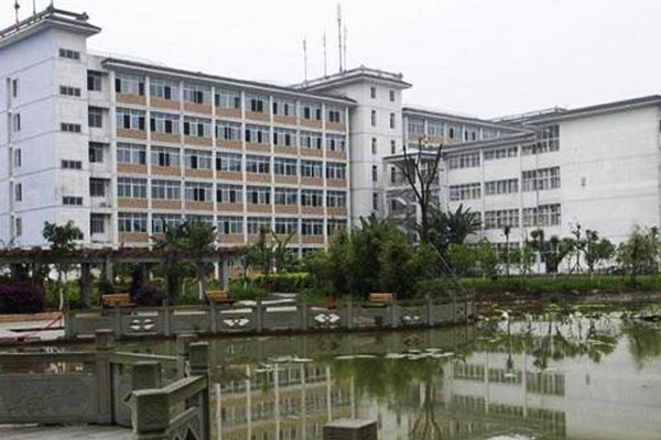 四川省弘博中等专业学校助学政策