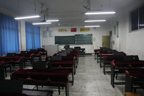 重庆两江职业教育中心大门