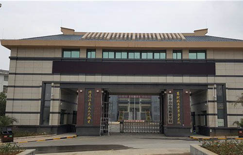息烽县中等职业学校大门口