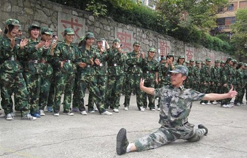 黔东南州国防学校武术表演