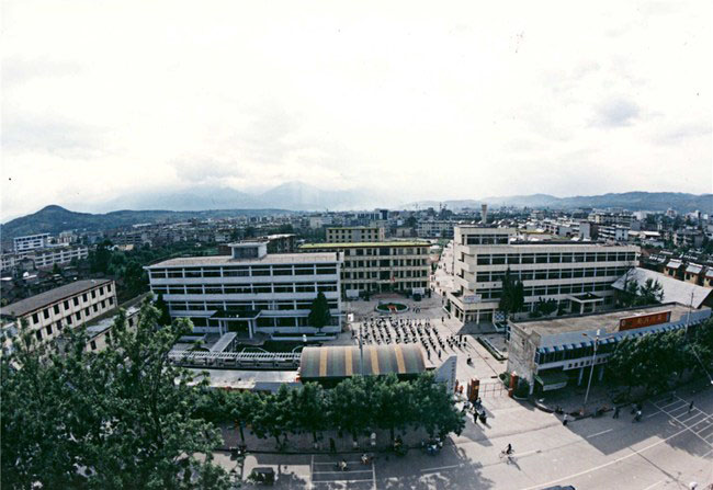 四川凉山卫生学校校园全景