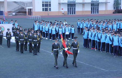 都江堰市职业中学升国旗