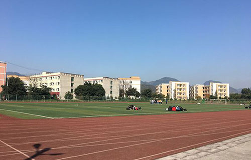 四川省峨眉山市职业技术学校塑胶运动场