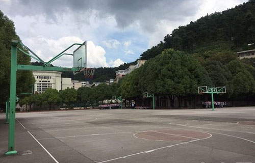 贵阳精工科技学校篮球场