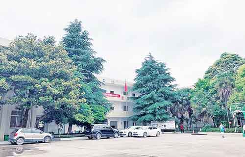 铁二局技工学校操场