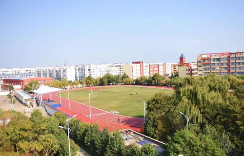 贵阳精工科技学校操场