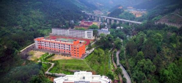 永泰城乡建设职业中专学校晨跑