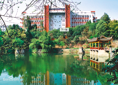 成都龙泉职业技术学校校区湖景