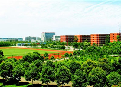 四川能投技工学校校园环境