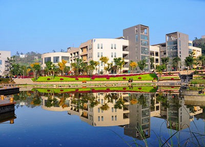四川省旅游学校湖水风景