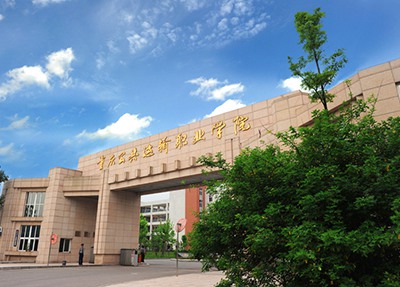 重庆公共运输职业学院学校大门