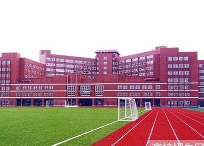 四川苍溪嘉陵中等职业学校操场一角