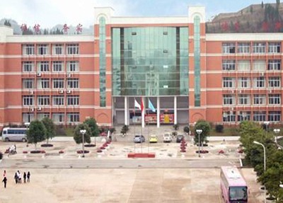 重庆机械电子高级技工校学校大门