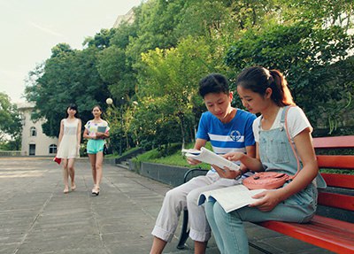 重庆科创职业学院校园晨读