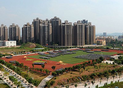 重庆传媒职业学院学校操场