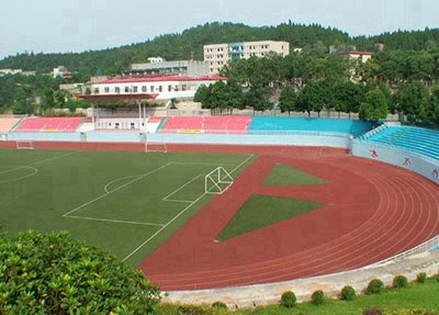 2024青岛西大技工学校多少钱(学费明细)