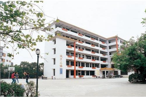 四川省成都市恒辉技工学校学费高不高