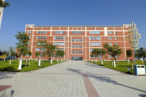四川成都现代职业技术学校联系电话