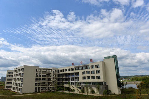 四川省南充职业技术学院学费高吗