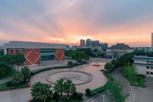 四川应用技术职业学院五年制大专学校联系电话