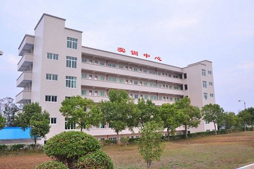 四川省彭州市职业中学2023年收费标准