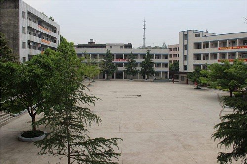 富顺县第二高级职业中学联系电话