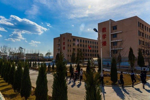 2023年富顺县第二高级职业中学收费标准