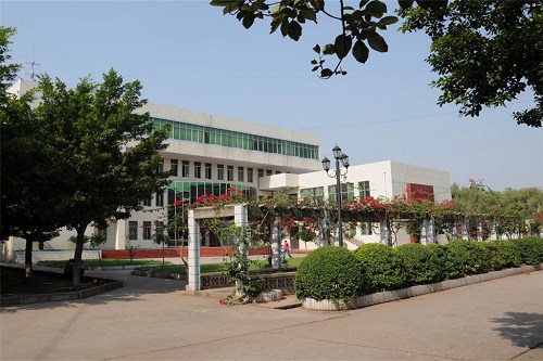 四川凉山卫生学校联系电话是多少