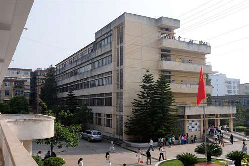 四川凉山卫生学校联系电话是多少